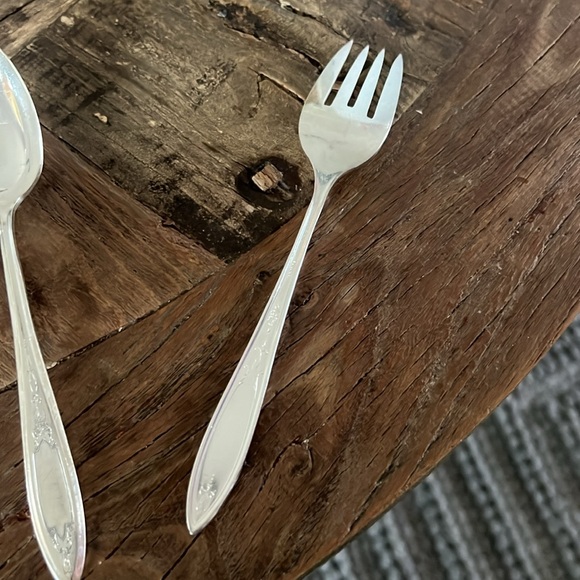 Vintage Oneida 5 pc Flatware Set: - Picture 3 of 16